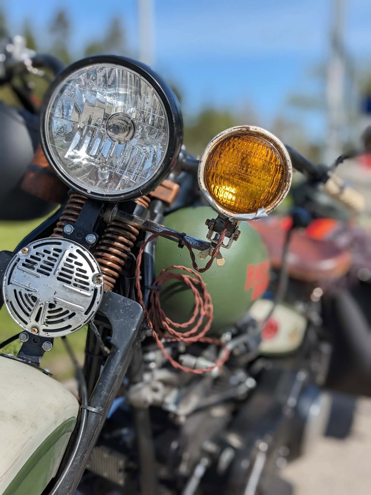 Robert Fallqvist från Fallqvist Special i motorcykelverkstaden.